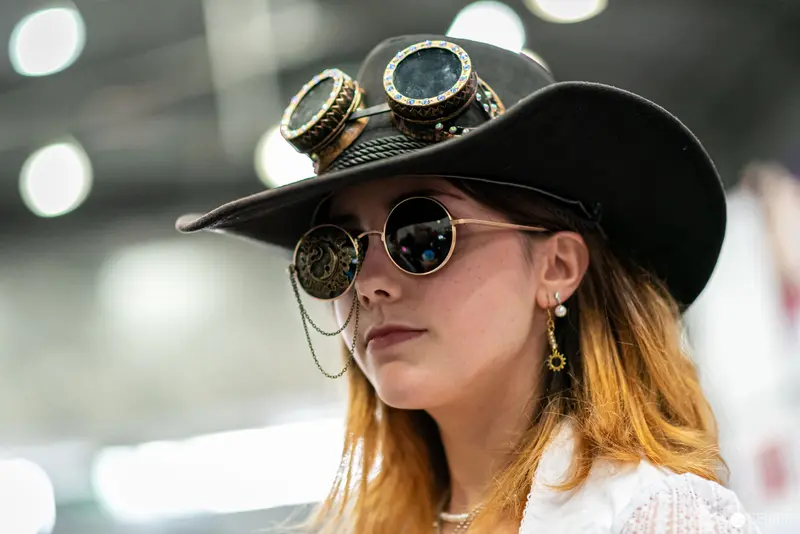 Steampunk Cosplay Portrait at Vienna ComicCon with Baroque-Inspired Accessories