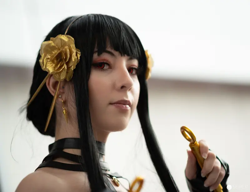 Golden Flower Cosplay Portrait at Vienna ComicCon 2022
