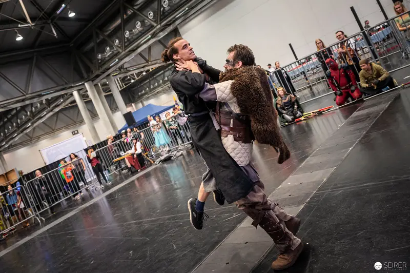 Dramatic Cosplay Encounter at Vienna ComicCon Wrestling Stage