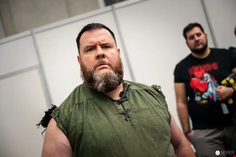Watschclub Performer in Green at Vienna ComicCon 2022