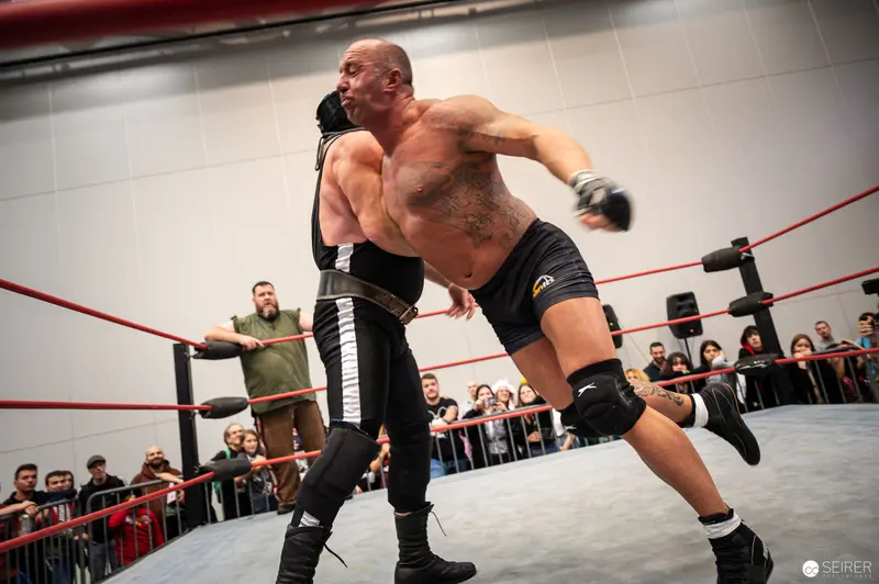 Wrestlers in Dramatic Confrontation at Watschclub Performance, Vienna ComicCon 2022