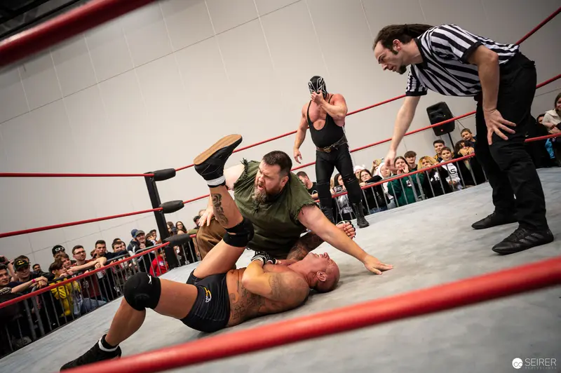 Watschclub Wrestlers Clash During Intense Match at Vienna ComicCon 2022