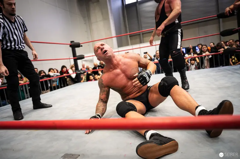 Watschclub Wrestler Floored during Intense Match at Vienna ComicCon 2022