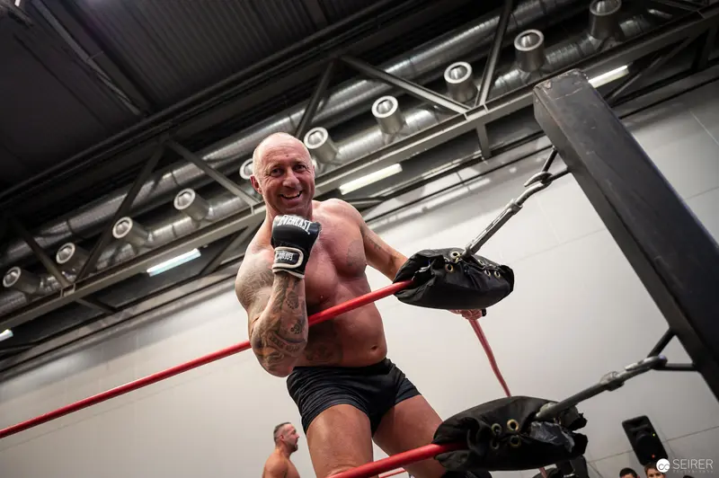 Bald Wrestler in Boxing Stance at Vienna ComicCon VIECC 2022