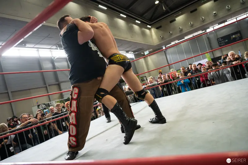 Watschclub Wrestling Performance at Vienna ComicCon 2022 Intense Grapple