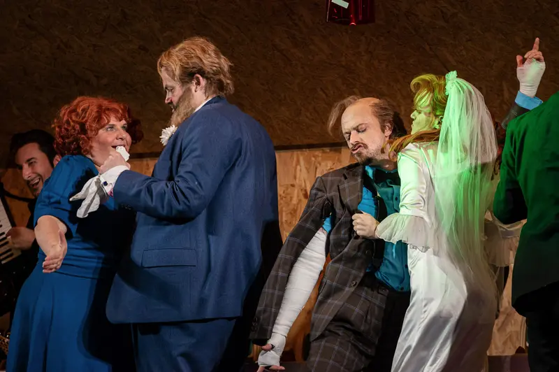 Bertolt Brecht's Kleinbürgerhochzeit at Kammerspielen der Josefstadt Theater Production