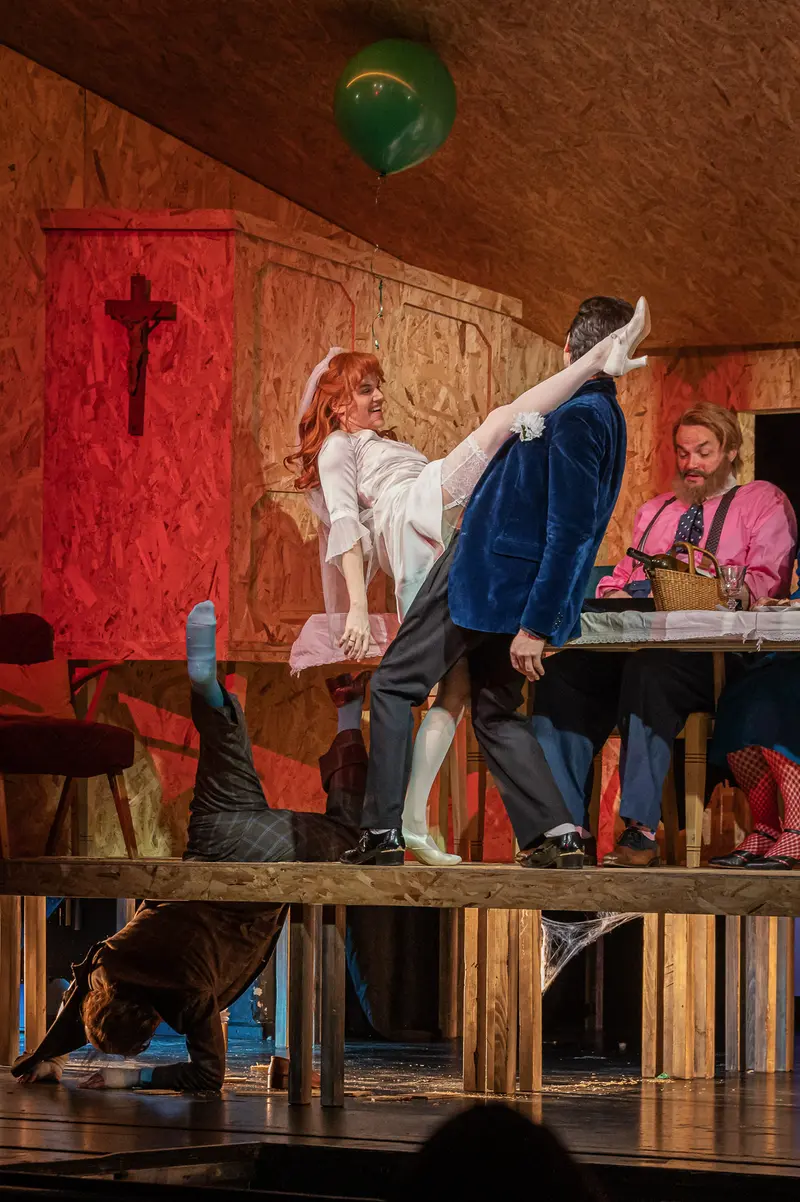 Bertolt Brecht's "Small Bourgeois Wedding" at Josefstadt Chamber Theatre