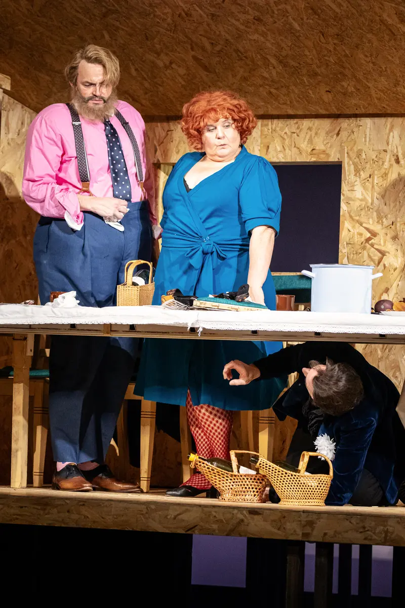 Bertolt Brecht's "Kleinbürgerhochzeit" at Kammerspielen der Josefstadt