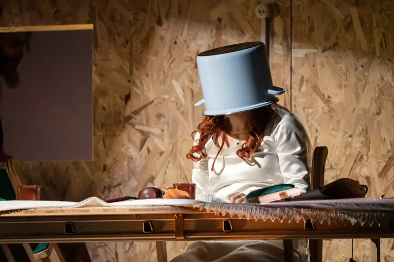 Brecht's Kleinbürgerhochzeit: Performer with Blue Top Hat at Kammerspielen der Josefstadt