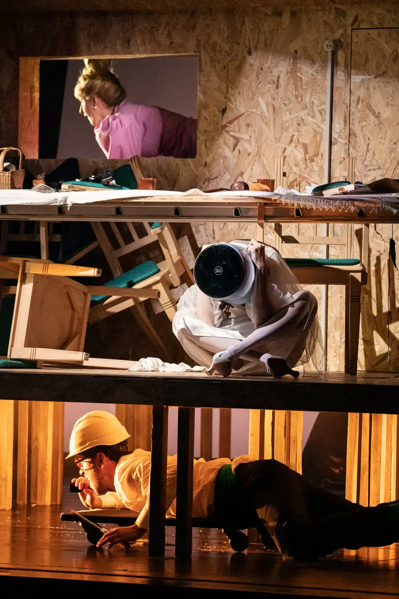 Bertolt Brecht's "Small Bourgeois Wedding" Staged at Josefstadt Chamber Theater
