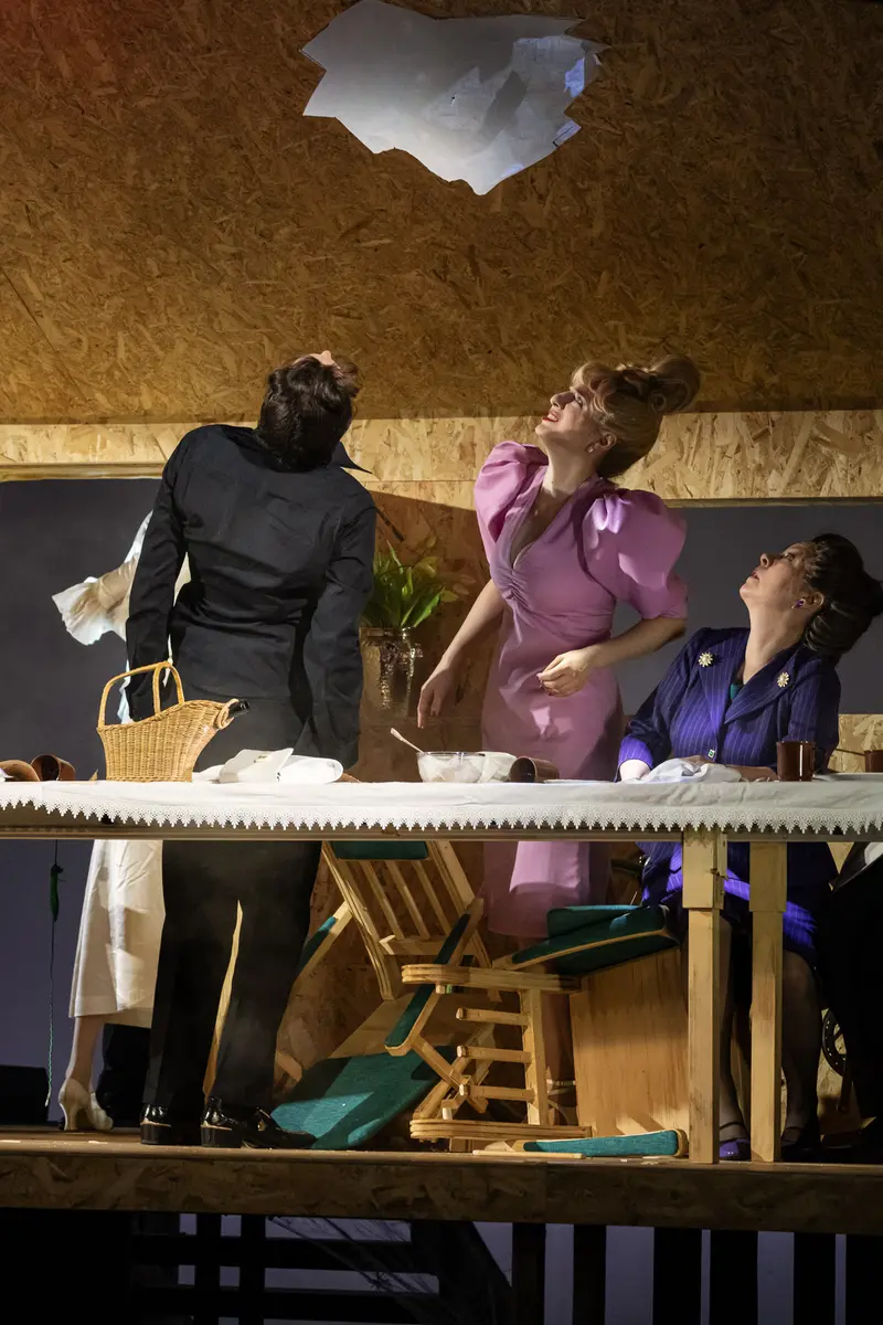 Bertolt Brecht's Kleinbürgerhochzeit at Josefstadt Chamber Theater