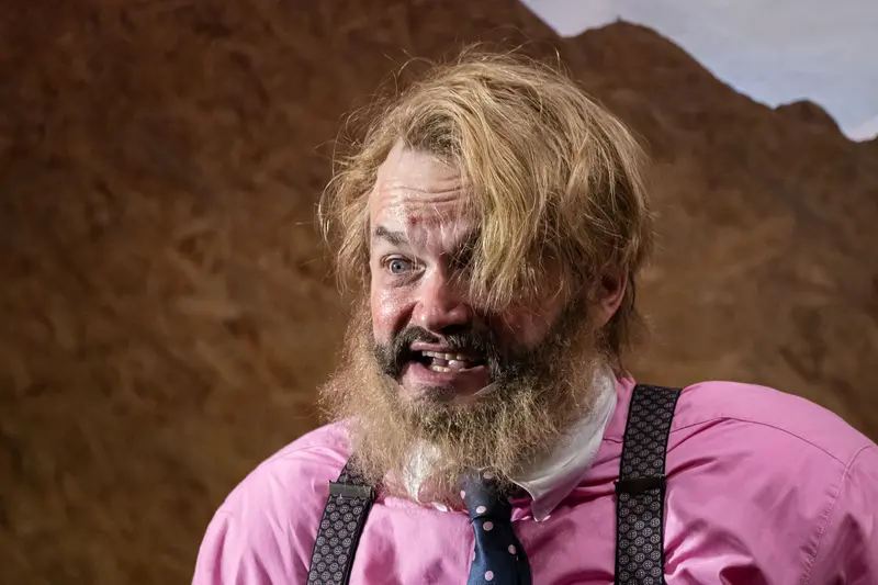 Distressed Performer in Pink Shirt and Suspenders at Bertold Brecht's Theater