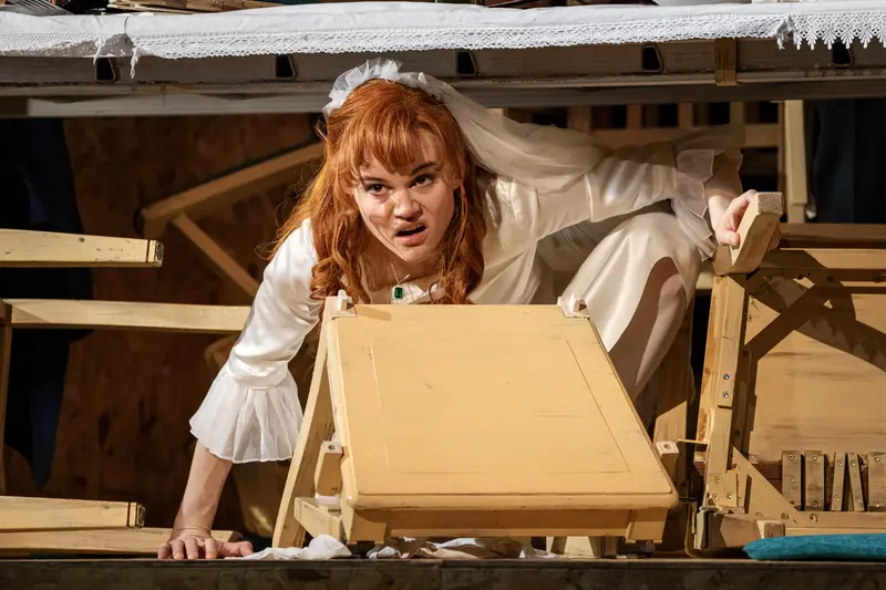 Brecht's "Kleinbürgerhochzeit": Dramatic Staging at Josefstadt Kammerspielen