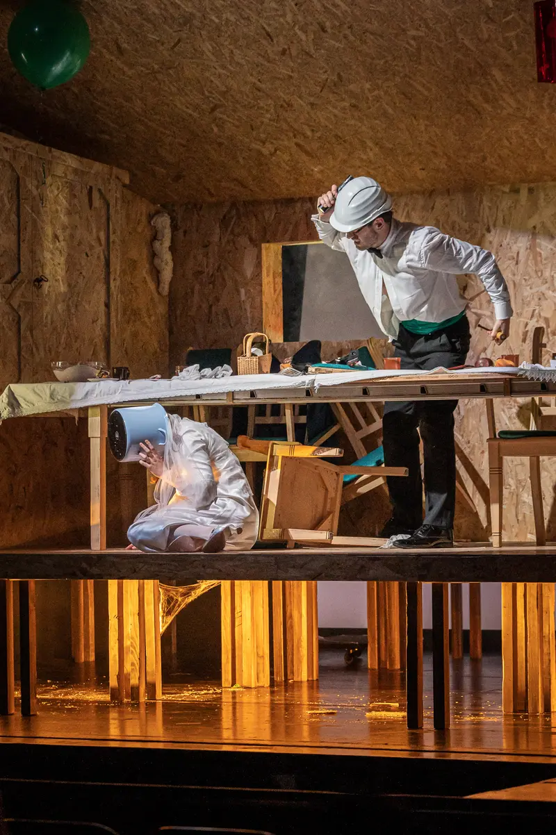 Bertold Brecht's "Kleinbürgerhochzeit" Staged at Kammerspielen der Josefstadt