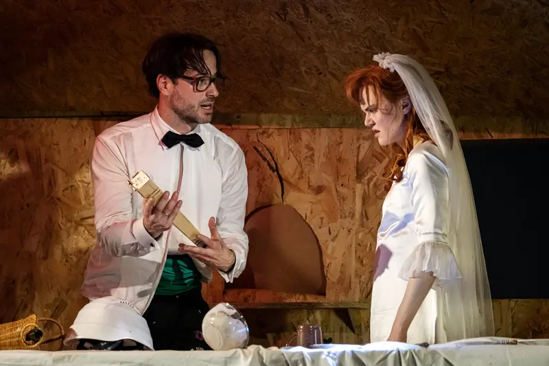 Brecht's "Kleinbürgerhochzeit" - Staged Wedding Scene at Kammerspielen der Josefstadt
