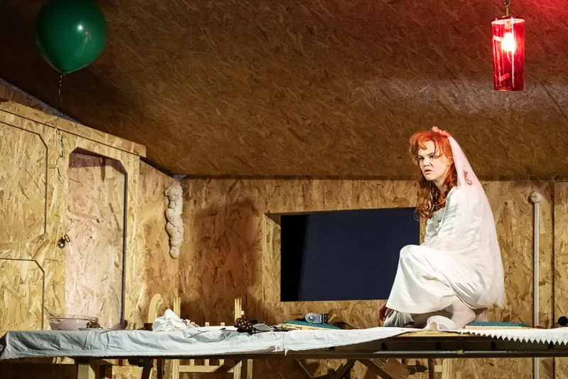 Brecht's "Kleinbürgerhochzeit" - A Staged Domestic Scene at Kammerspielen der Josefstadt