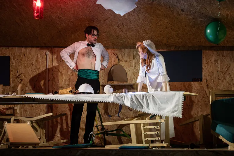 Bertolt Brecht's "Kleinbürgerhochzeit" at Kammerspielen der Josefstadt, Theatrical Staging