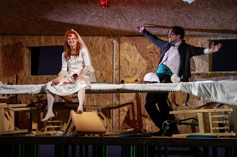 Brechtian Staging of Kleinbürgerhochzeit at Josefstadt Kammerspielen