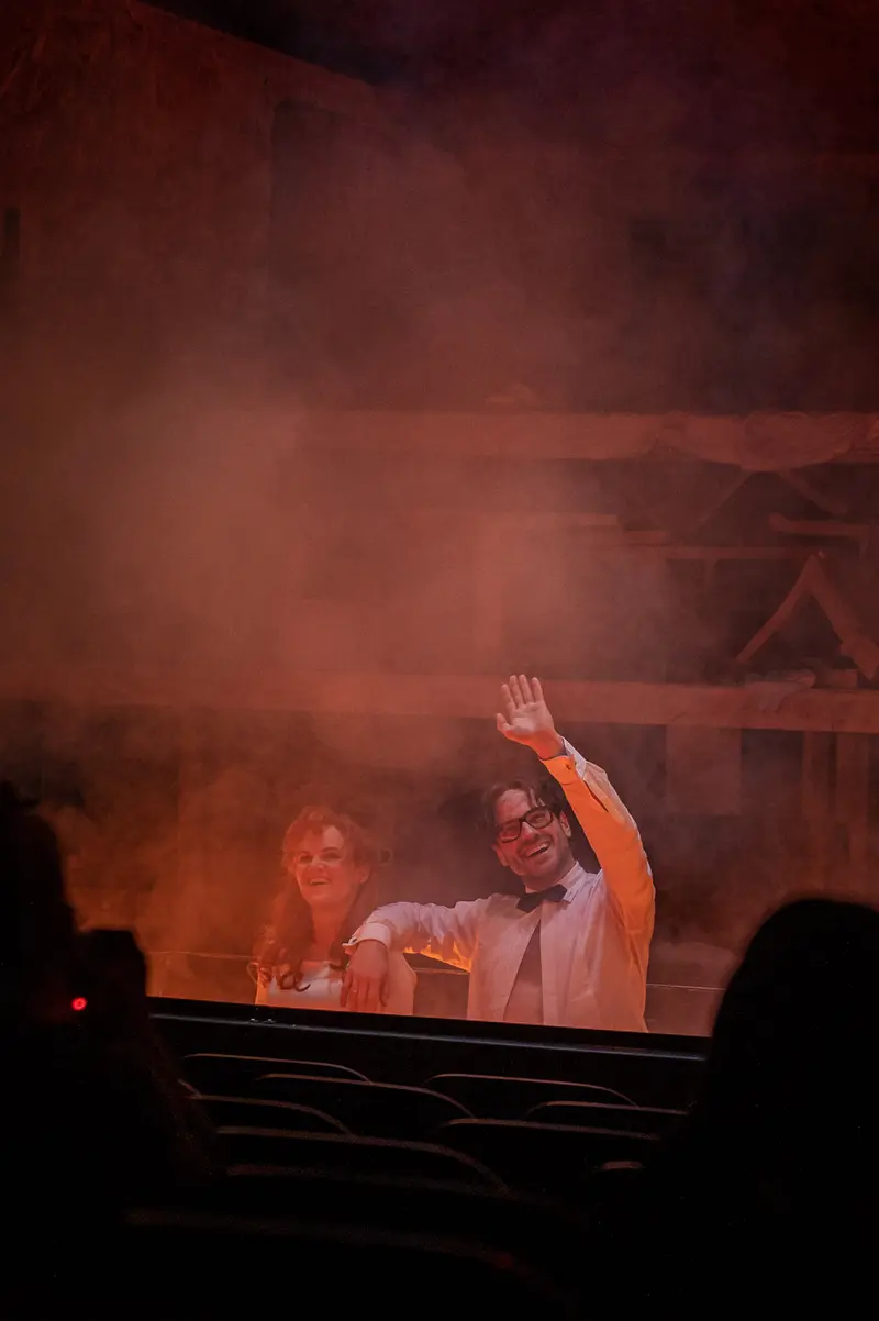 Brecht's "Kleinbürgerhochzeit" at Josefstadt Kammerspielen: Dramatic Stage Performance