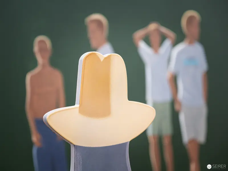 Alex Katz Exhibition: Stylized Figures in Soft Palette at Albertina Wien