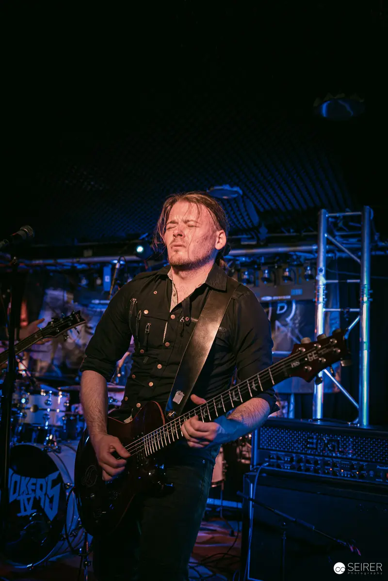 Erin Performing Intense Guitar Solo at Replugged in Vienna