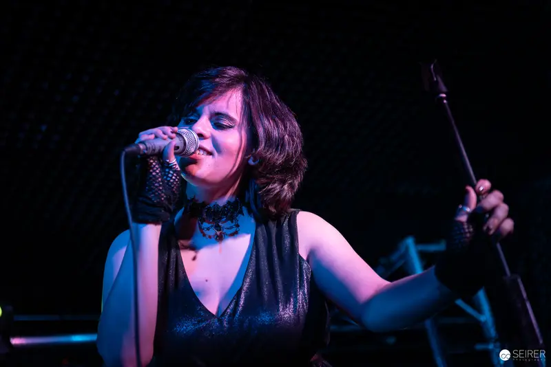 Extreme Mind Vocalist Performs Intensely at Replugged Live Music Event
