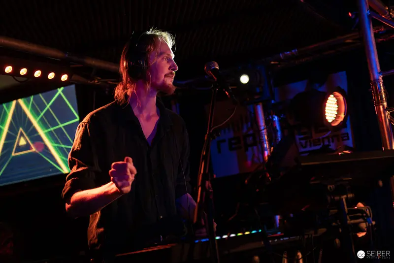 Extreme Mind Vocalist Performing at Replugged Concert with Geometric Lighting