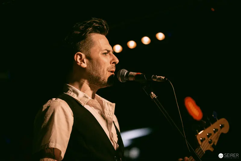 Intense Vocal Performance at Replugged by Jokers IV in Vienna