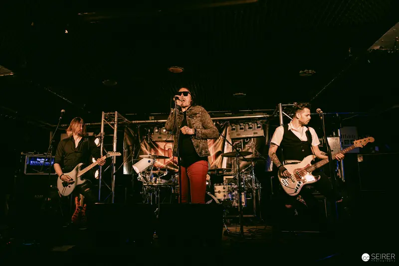 Jokers IV Performing Live at Replugged, Vienna - Dynamic Rock Stage Ensemble