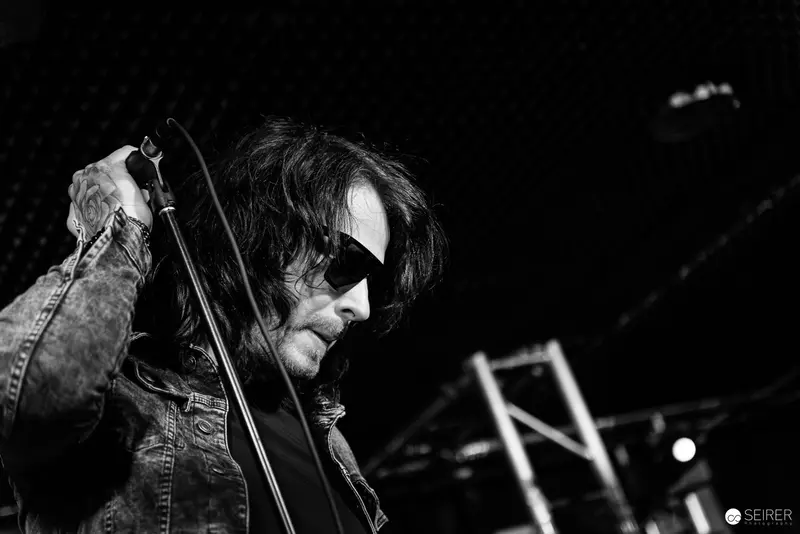Intense Vocal Performance by Jokers IV at Replugged, Vienna
