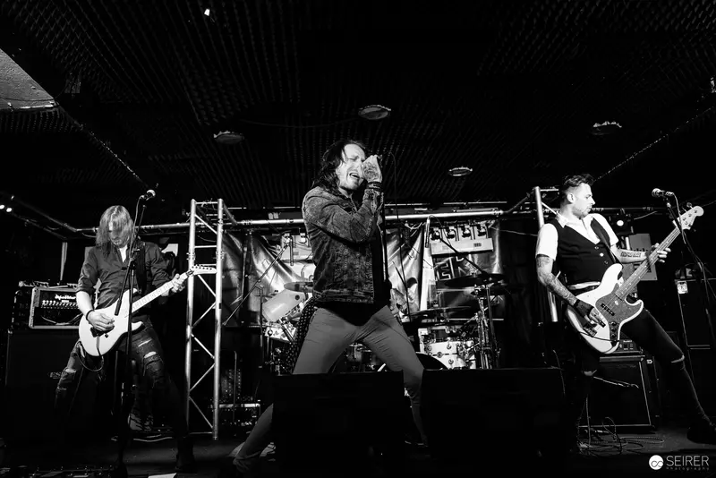 Jokers IV Performing Intense Rock Set at Replugged, Vienna