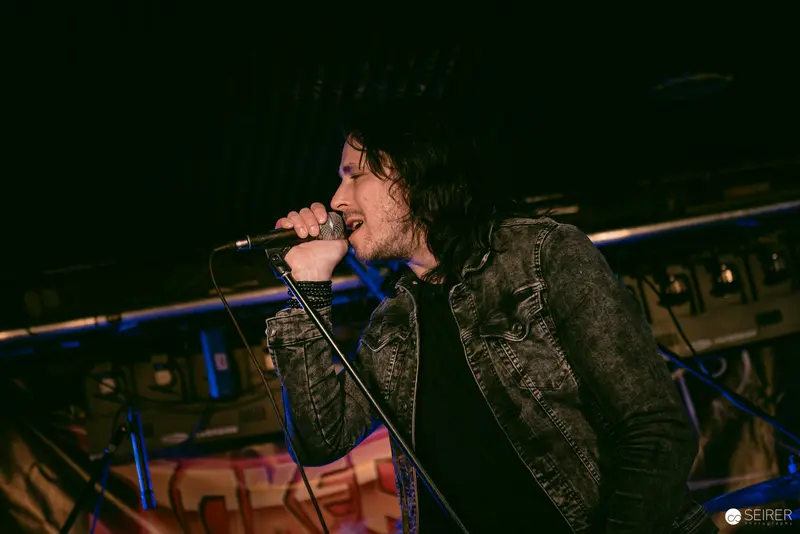Intense Vocal Performance by Jokers IV at Replugged, Vienna