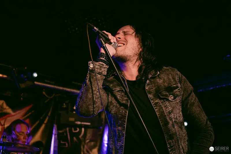Passionate Vocal Performance at Replugged, Vienna by Jokers IV