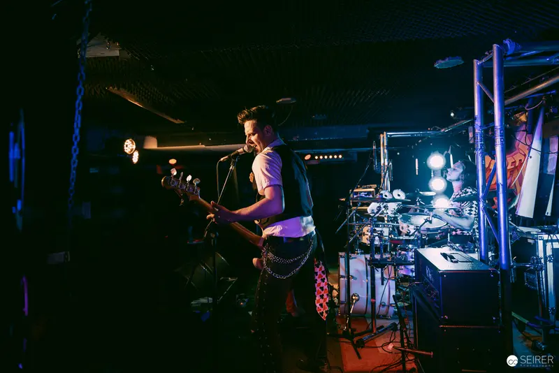 Jokers IV Performing Live at Replugged, Vienna with Intense Musical Energy
