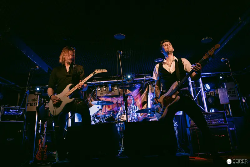Jokers IV Performing Intense Rock Set at Replugged, Vienna