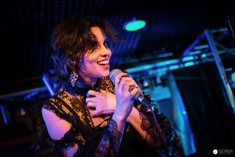 Nightmarcher Performing at Replugged Vienna with Passionate Vocal Intensity