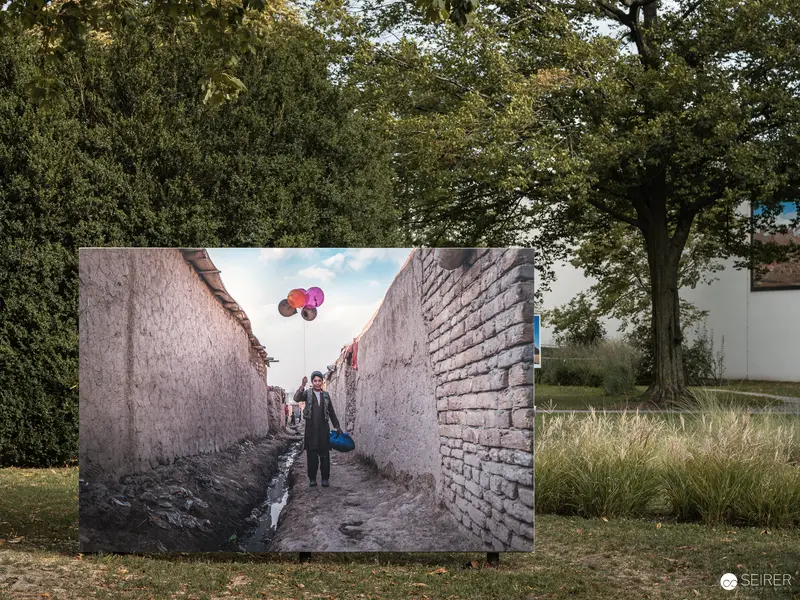 Balloons in Narrow Alley: Portrait from Ansichten Festival "Orient!" Exhibition