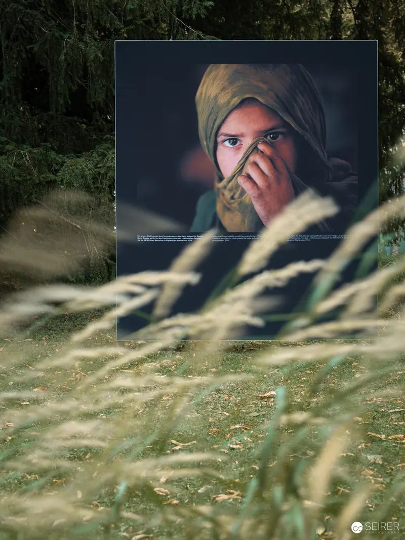 Veiled Contemplation: Portrait from Ansichten Festival's "Orient!" Exhibition