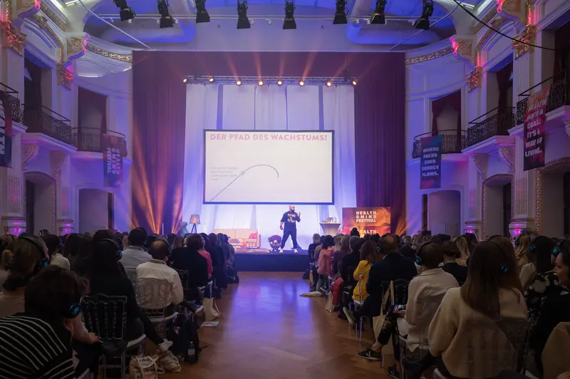 Health & Mind Festival Speaker Presents Growth Strategy in Illuminated Hall