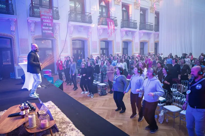 Health & Mind Festival Speaker Addresses Engaged Audience in Atmospheric Venue
