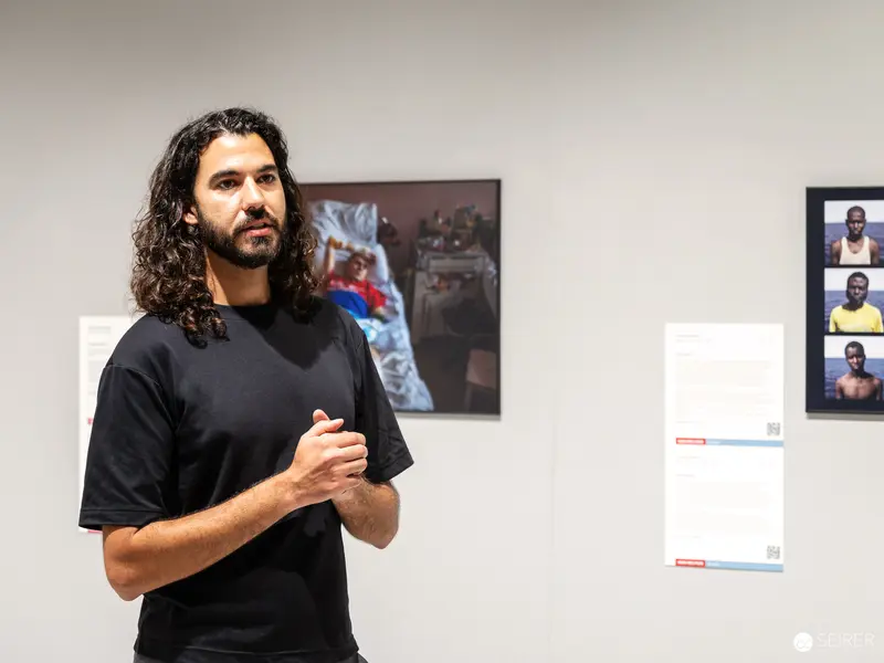 César Dezfuli Presenting "Passengers" Series at World Press Photo 23 Exhibition
