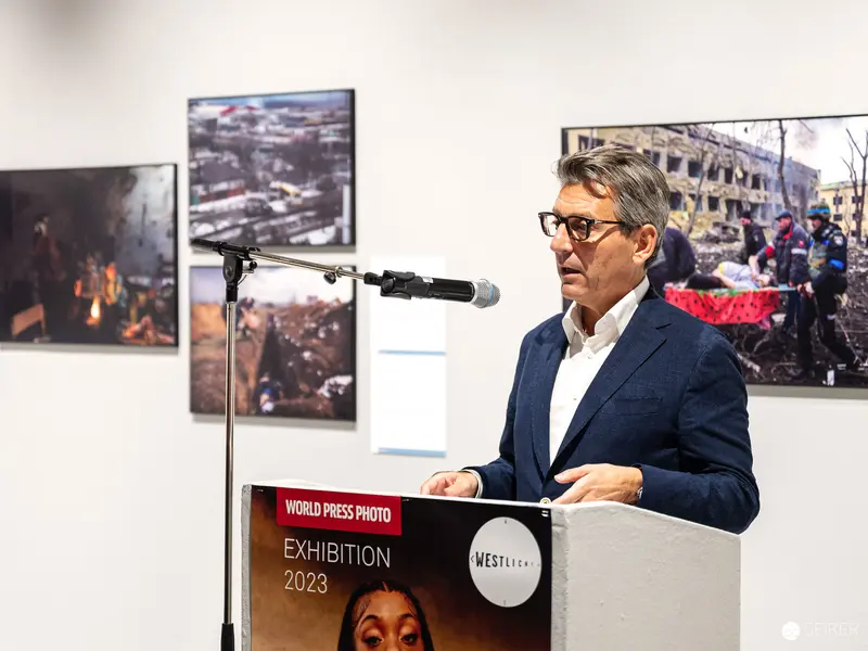 Jürgen Meindl Speaking at World Press Photo 2023 Exhibition Opening in Vienna