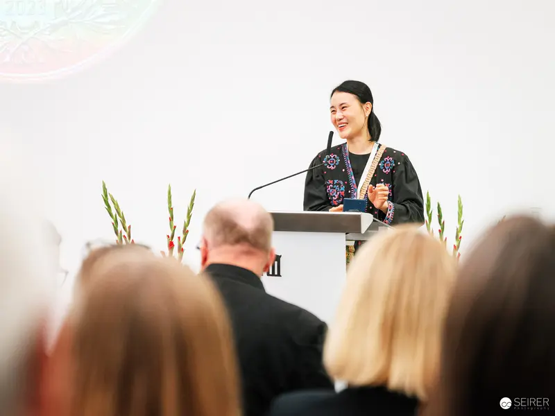 Elrea Song Presenting "Combing Peace" at Global Peace Photo Award 2023