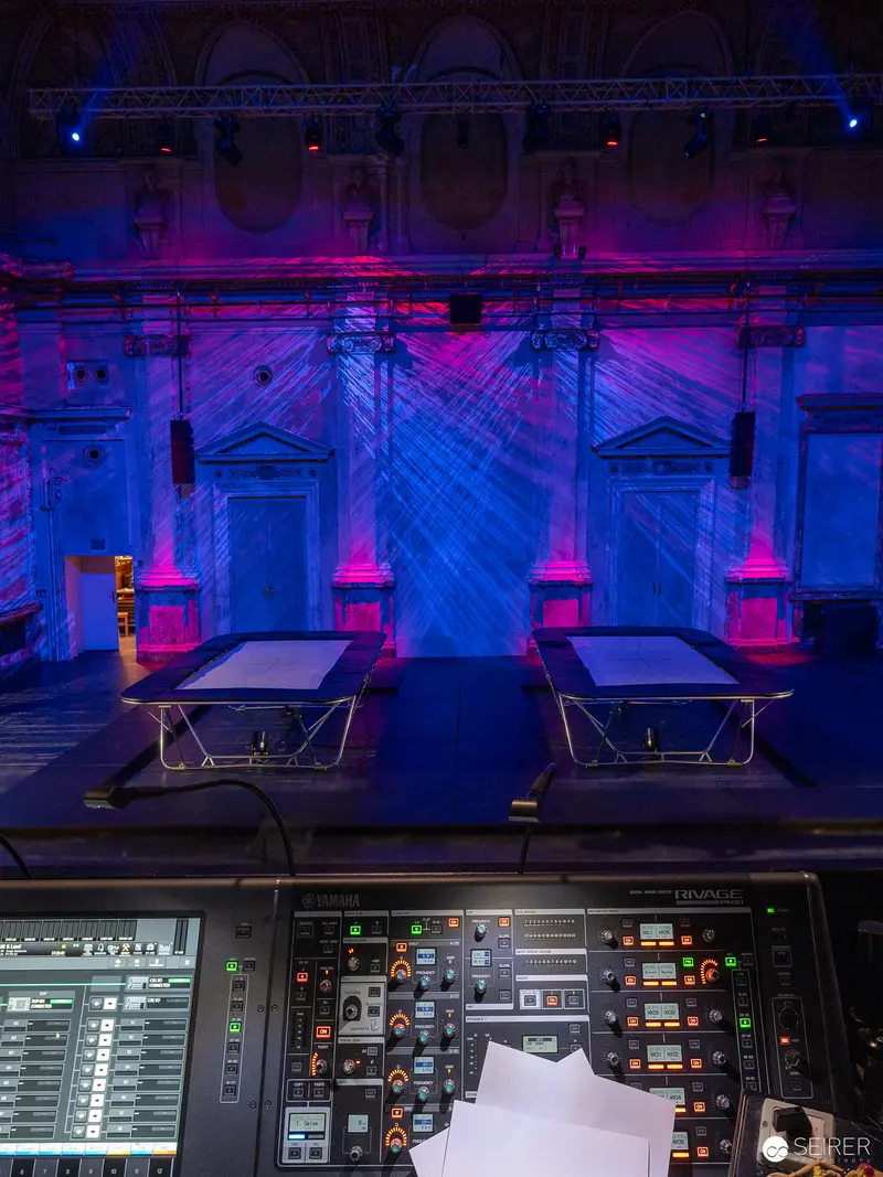 Theatrical Staging of "Das flüssige Land" with Dramatic Lighting at Burgtheater Kasino