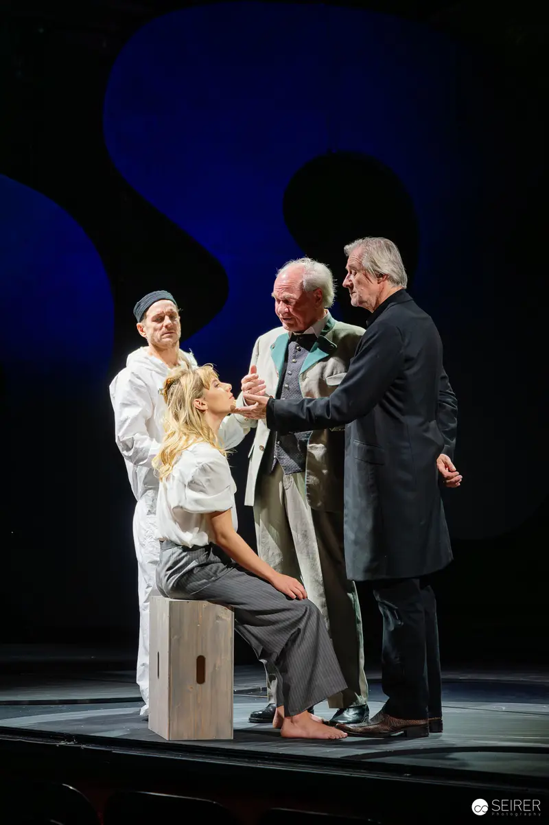 Elmar Goerden's Lulu: Theatrical Staging with Performers in Dynamic Interaction