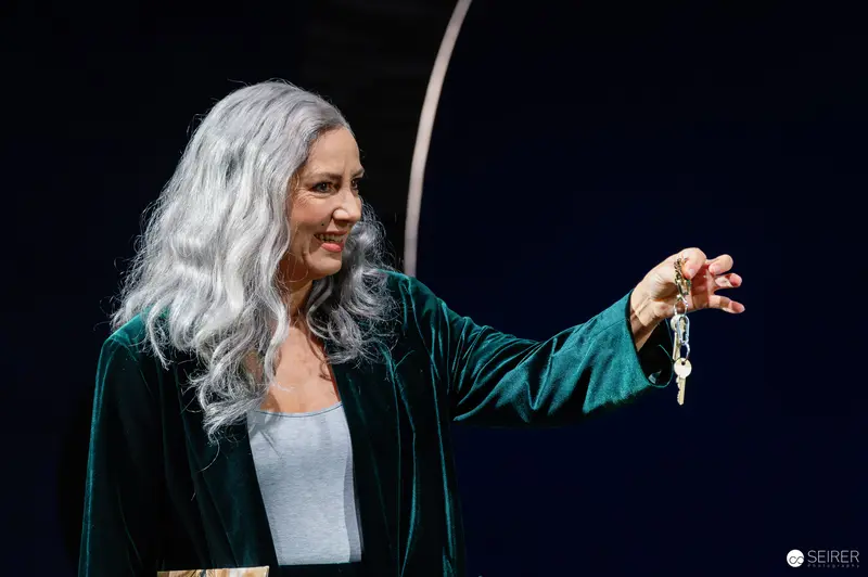 Lulu Stage Rehearsal: Performer in Emerald Velvet Gesturing with Keys