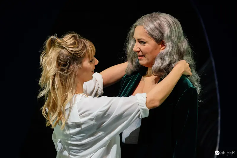 Intimate Theatrical Moment from Wedekind's Lulu at Kammerspiele