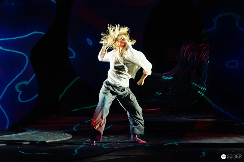 Lulu Performance at Kammerspiele: Dynamic Stage Portrayal by Performer