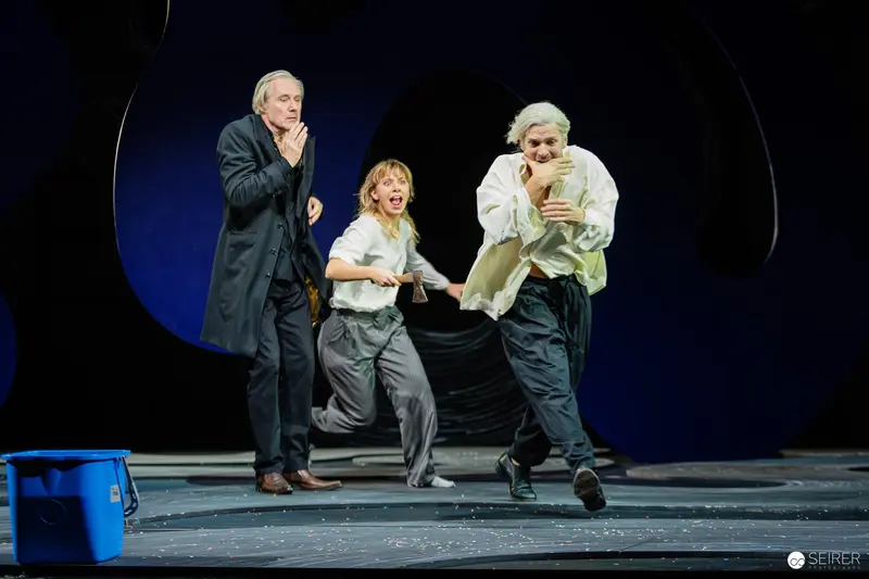 Dramatic Staging of Wedekind's "Lulu" at Kammerspiele with Performers in Motion