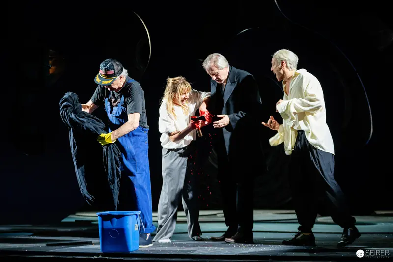Elmar Goerden's Lulu Staging: Theatrical Ensemble in Dramatic Interaction